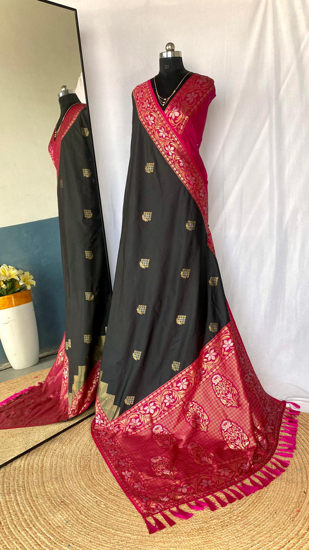 -44%   Shining Tone Silk Black Color Saree